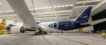 100 Years of Lufthansa: the Boeing 787-9 in "Super Crane" Anniversary Livery  | Lufthansa