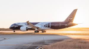 100 Years of Lufthansa: the Boeing 787-9 in "Super Crane" Anniversary Livery  | Lufthansa